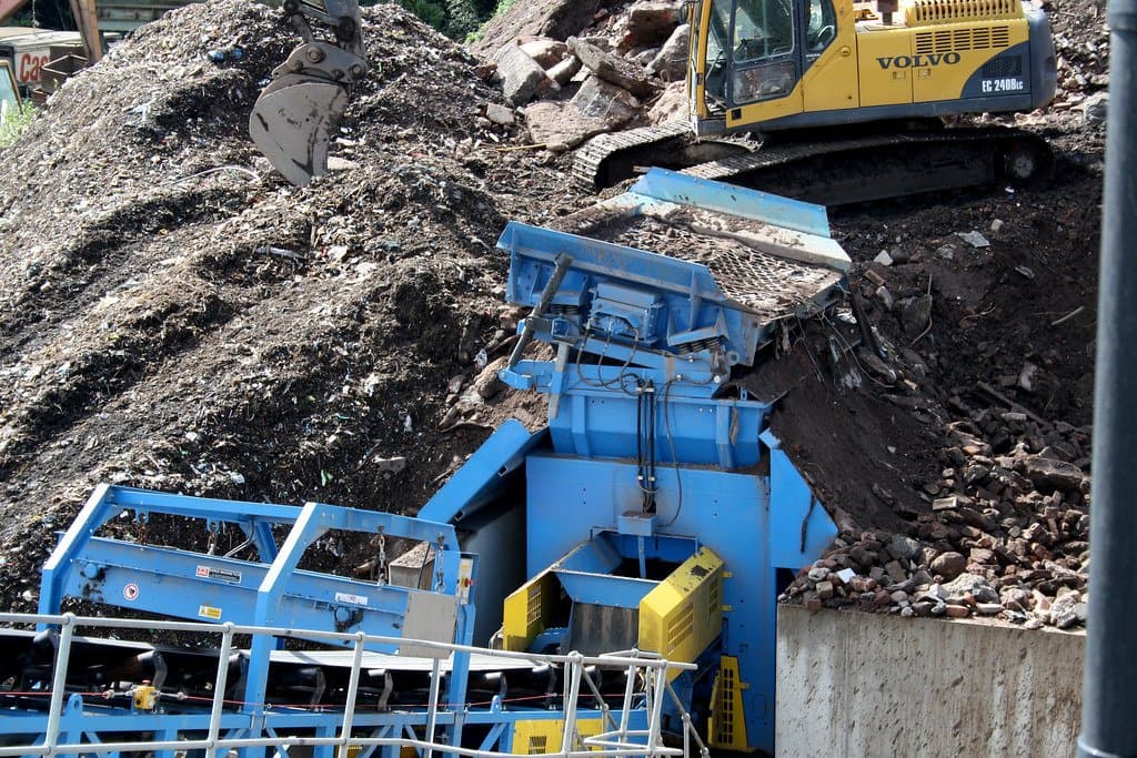 废品回收 - Construction and demolition waste feed material