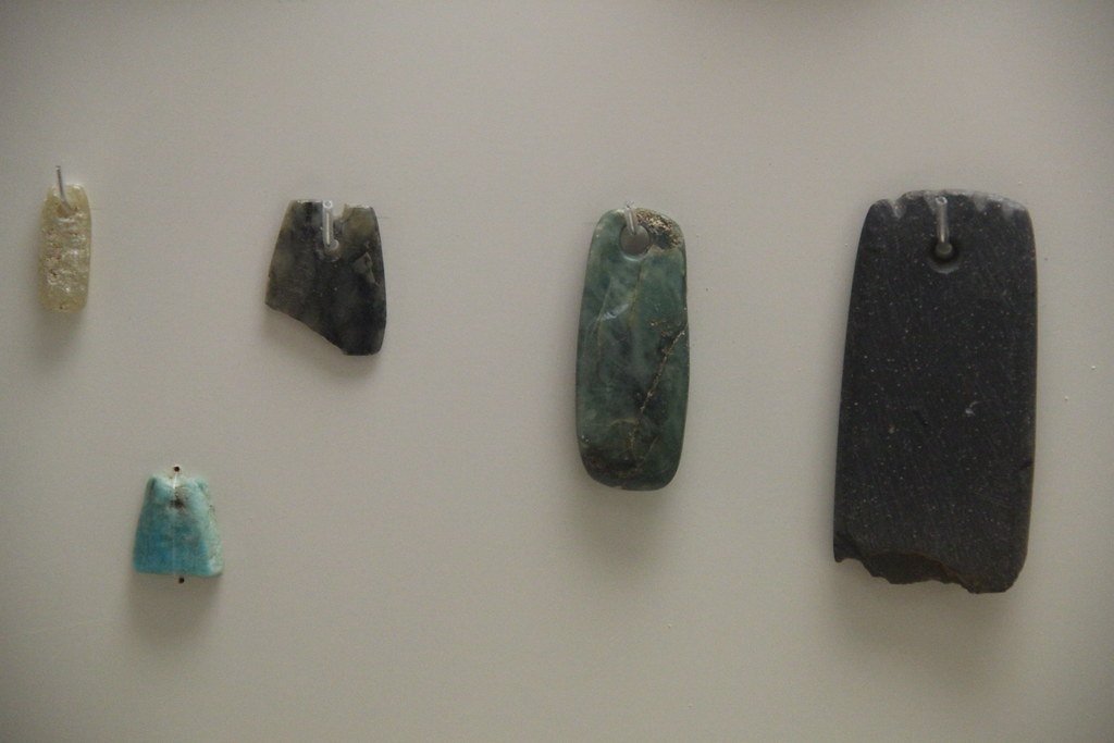 玉石珠宝 - Neolithic Jade & Stone Ornaments