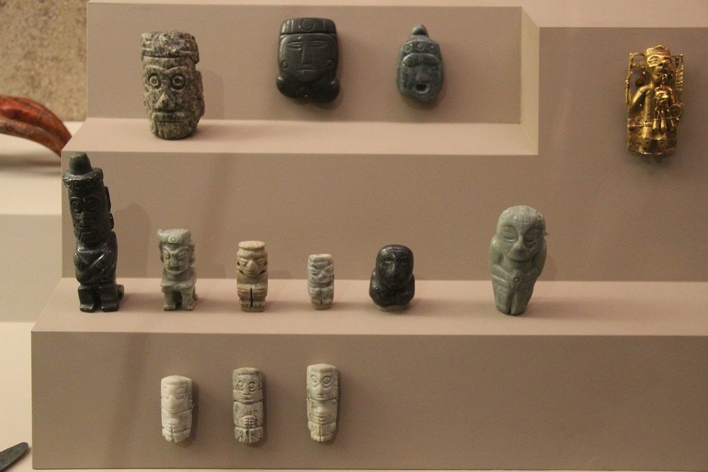 玉石珠宝 - Jade, Stone, & Gold Figurines