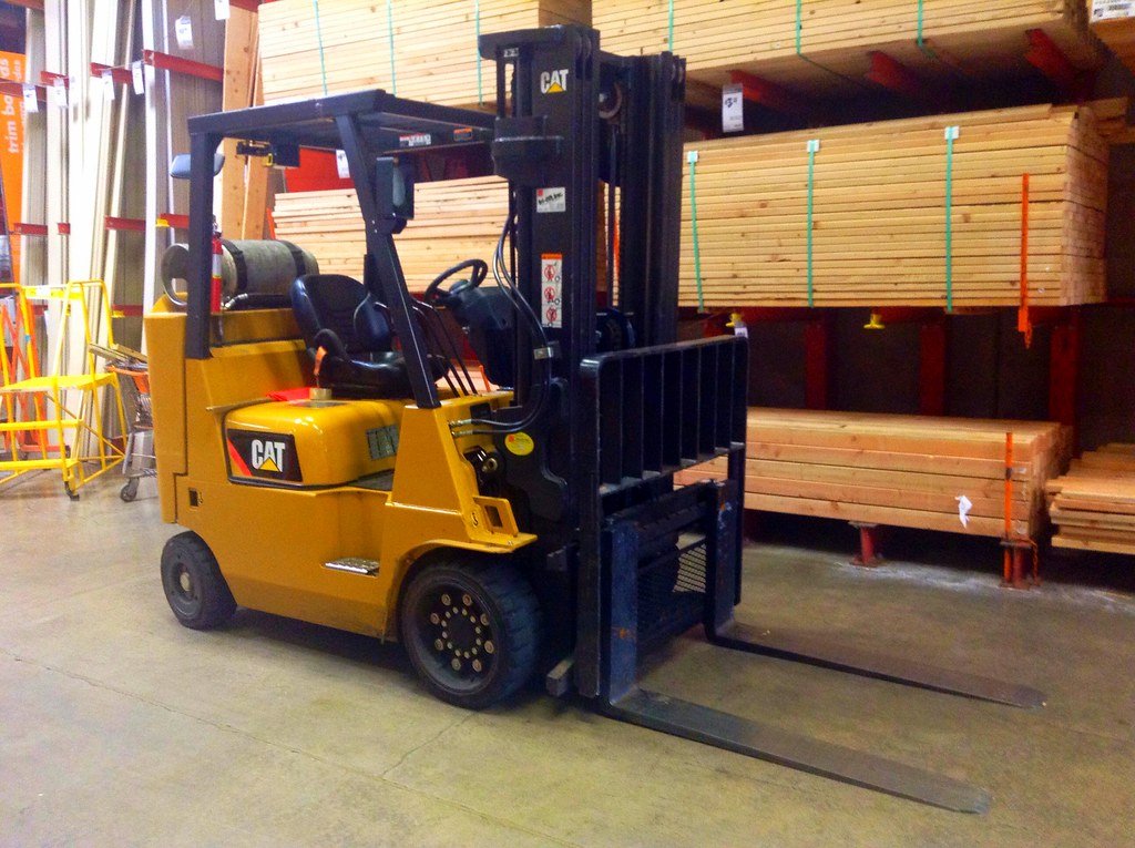 货运物流 - Caterpillar Forklift